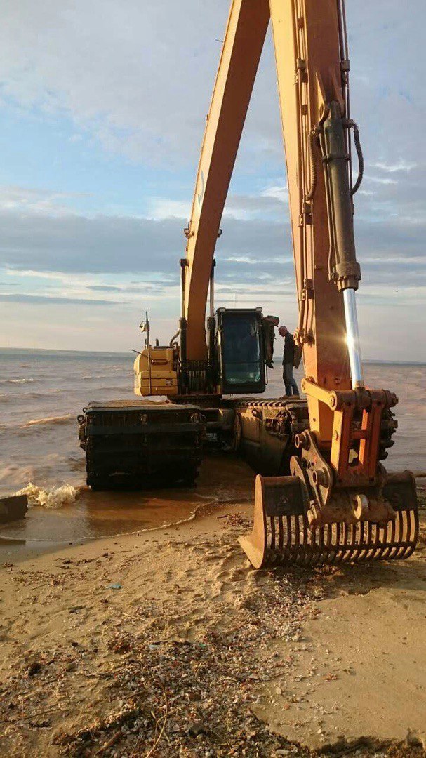 Экскаватор-амфибия_Caterpillar_320